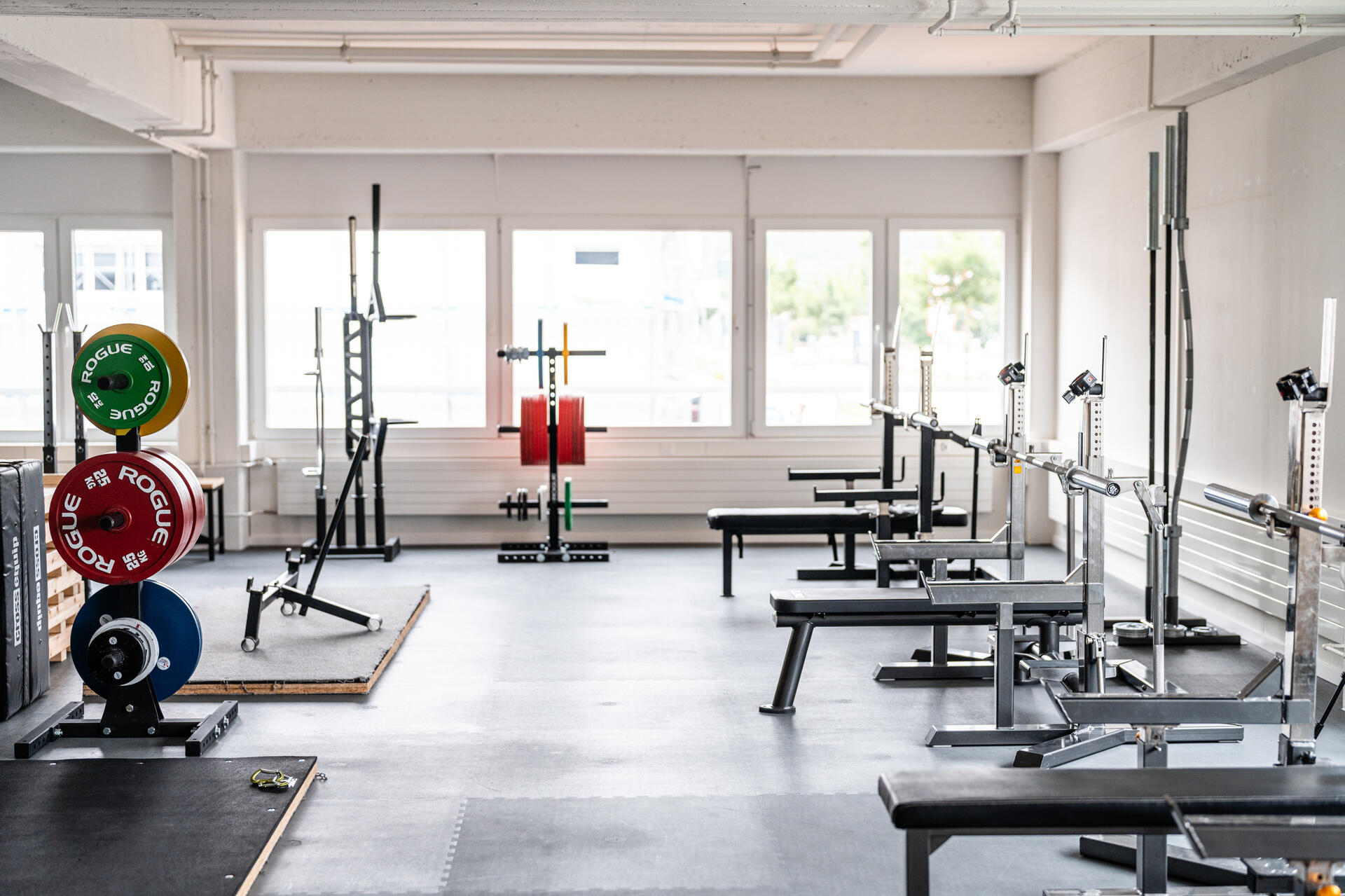 Die Maschinerie Gym Olten – Powerlifting Training Facility Switzerland Exterior view of Die Maschinerie Gym in Olten, Switzerland, a top training facility for powerlifting, strength athletes, and serious barbell training.